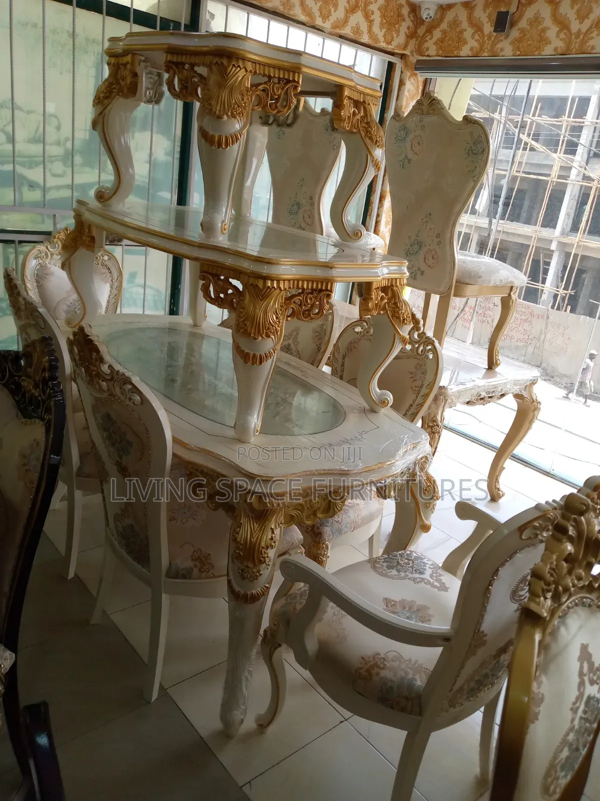 Royal Dining Set by 6Seaters With Center Table and 2side Stools