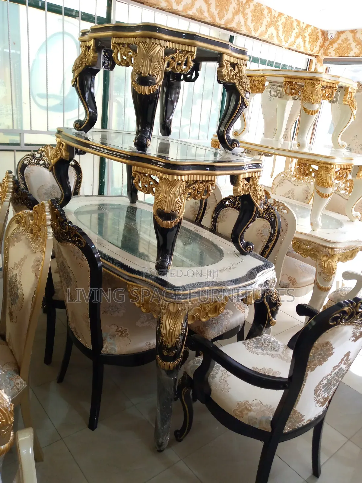Royal Dining Set by 6Seaters With Center Table and 2side Stools