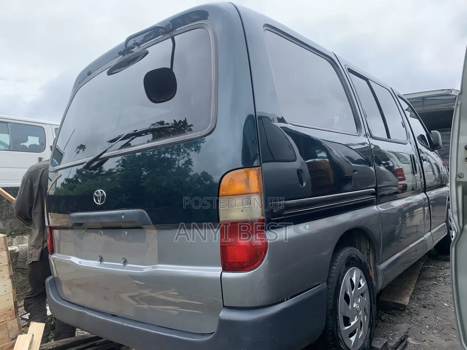 Toyota HiAce 2005 Green