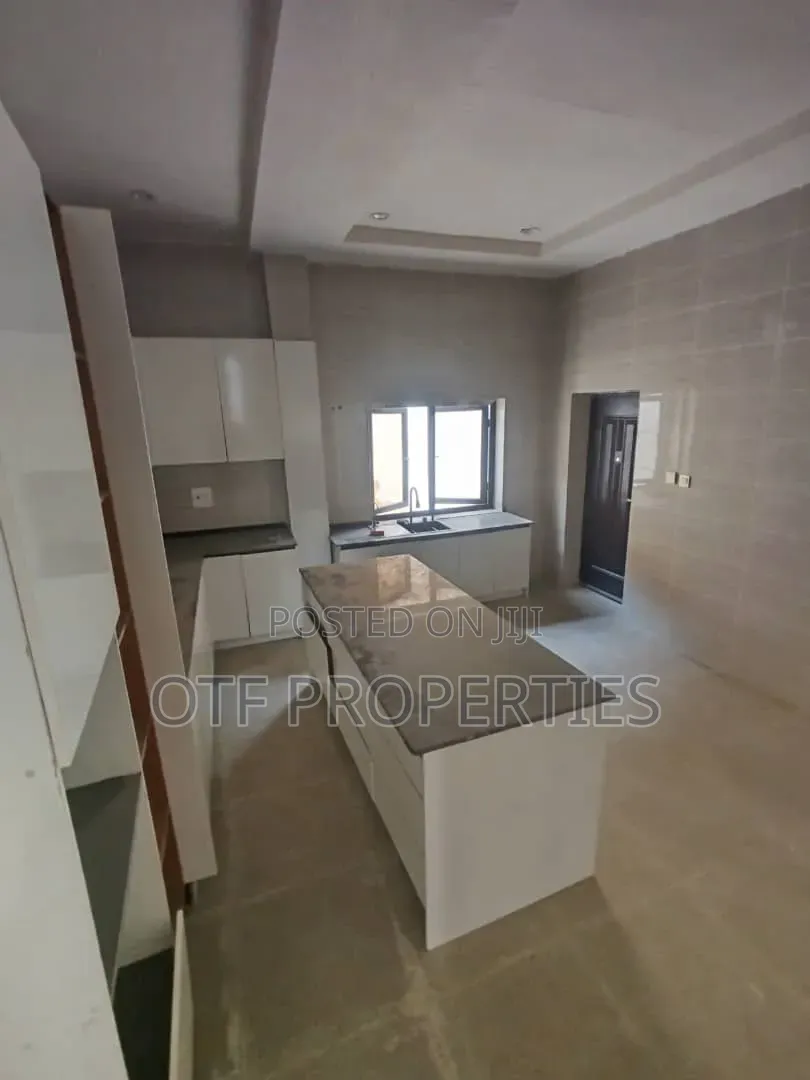 5bdrm Duplex in Guzape for sale