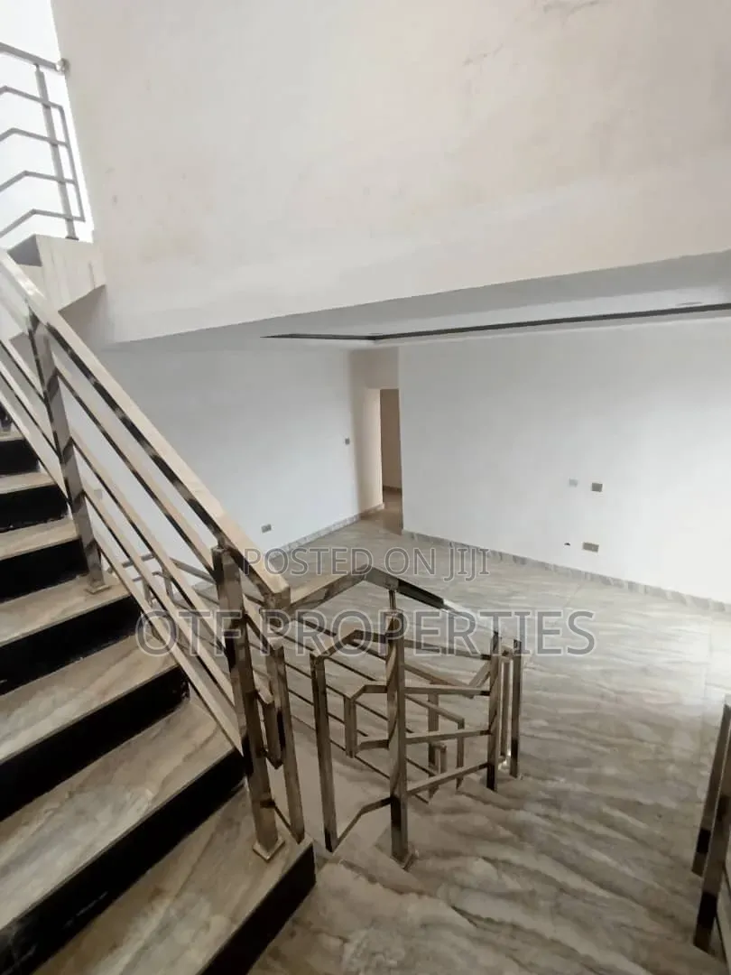 5bdrm Duplex in Guzape for sale