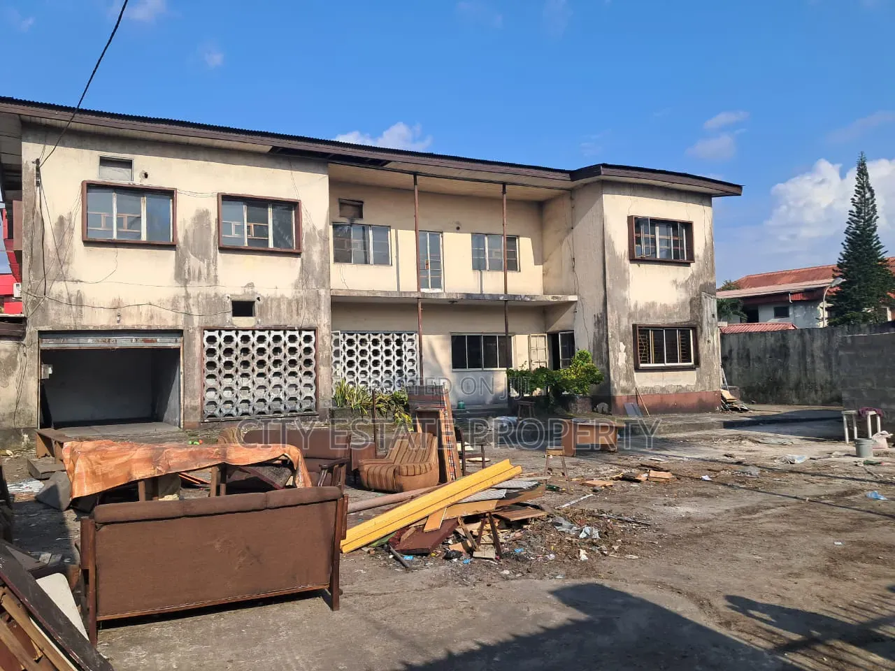 4bdrm Duplex in Gra Estate for rent