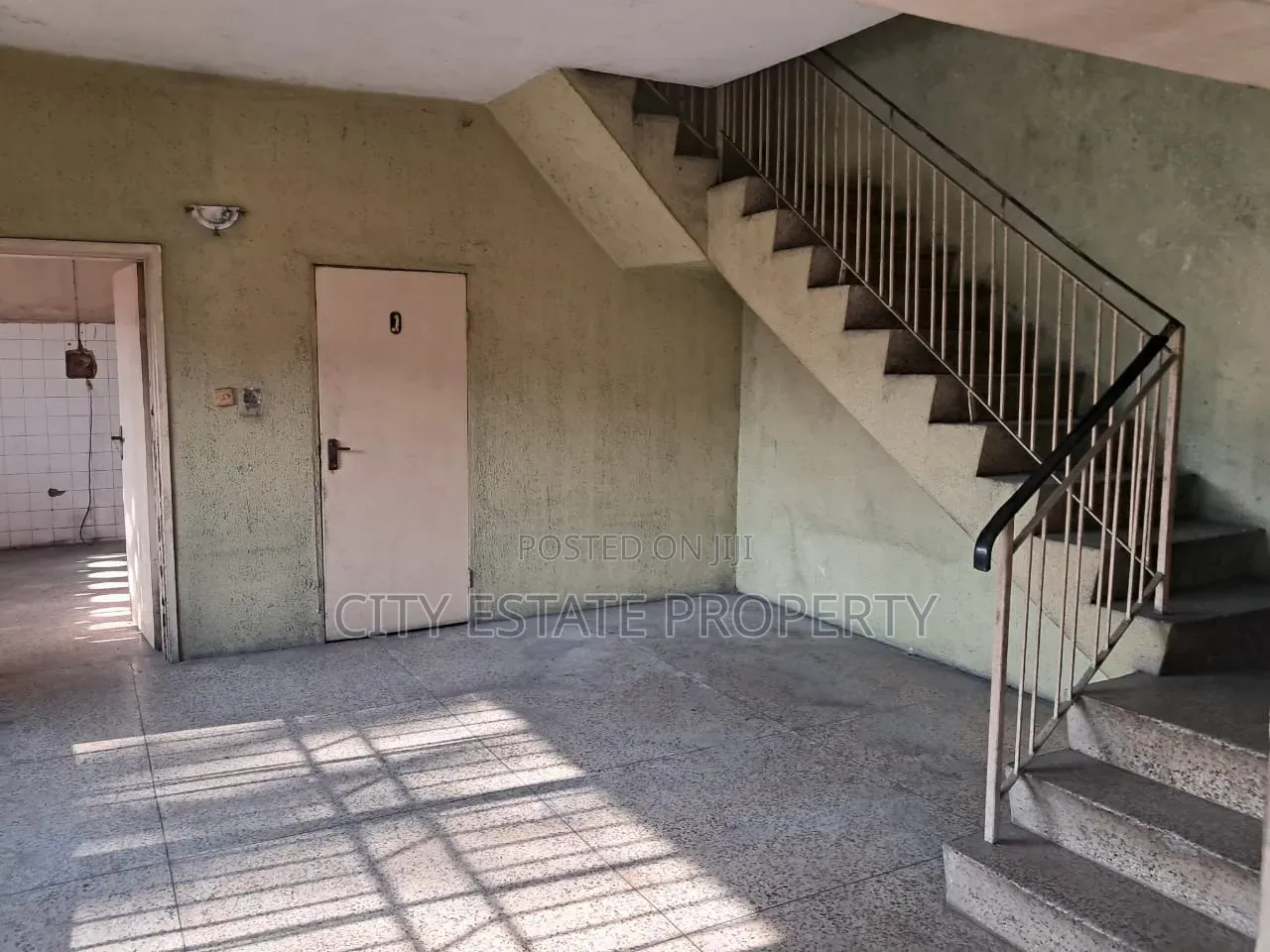 4bdrm Duplex in Gra Estate for rent