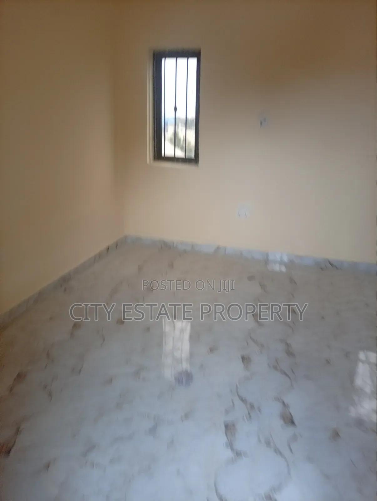 4bdrm Duplex in Gra Estate for rent