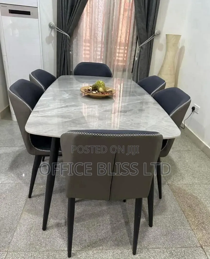 New Modern Dinning Table and Chairs ( by 6 )