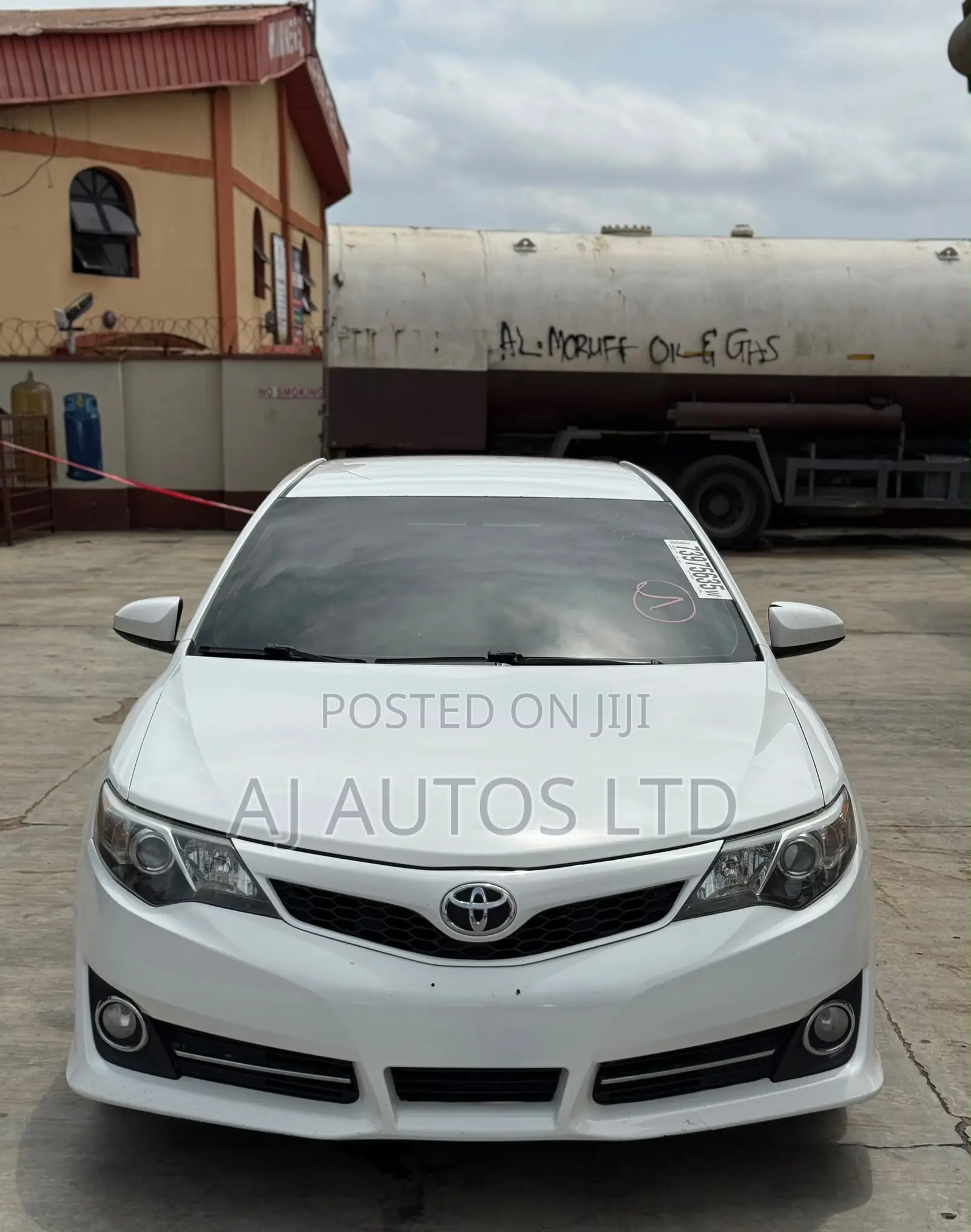 Toyota Camry SE Sport 4dr Sedan w/Prod. End 11/13 (2.5L 4cyl 6A) 2014