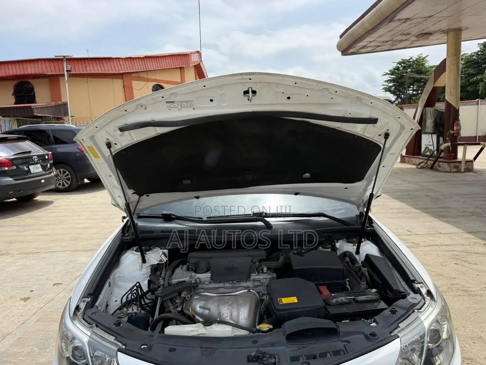 Toyota Camry SE Sport 4dr Sedan w/Prod. End 11/13 (2.5L 4cyl 6A) 2014
