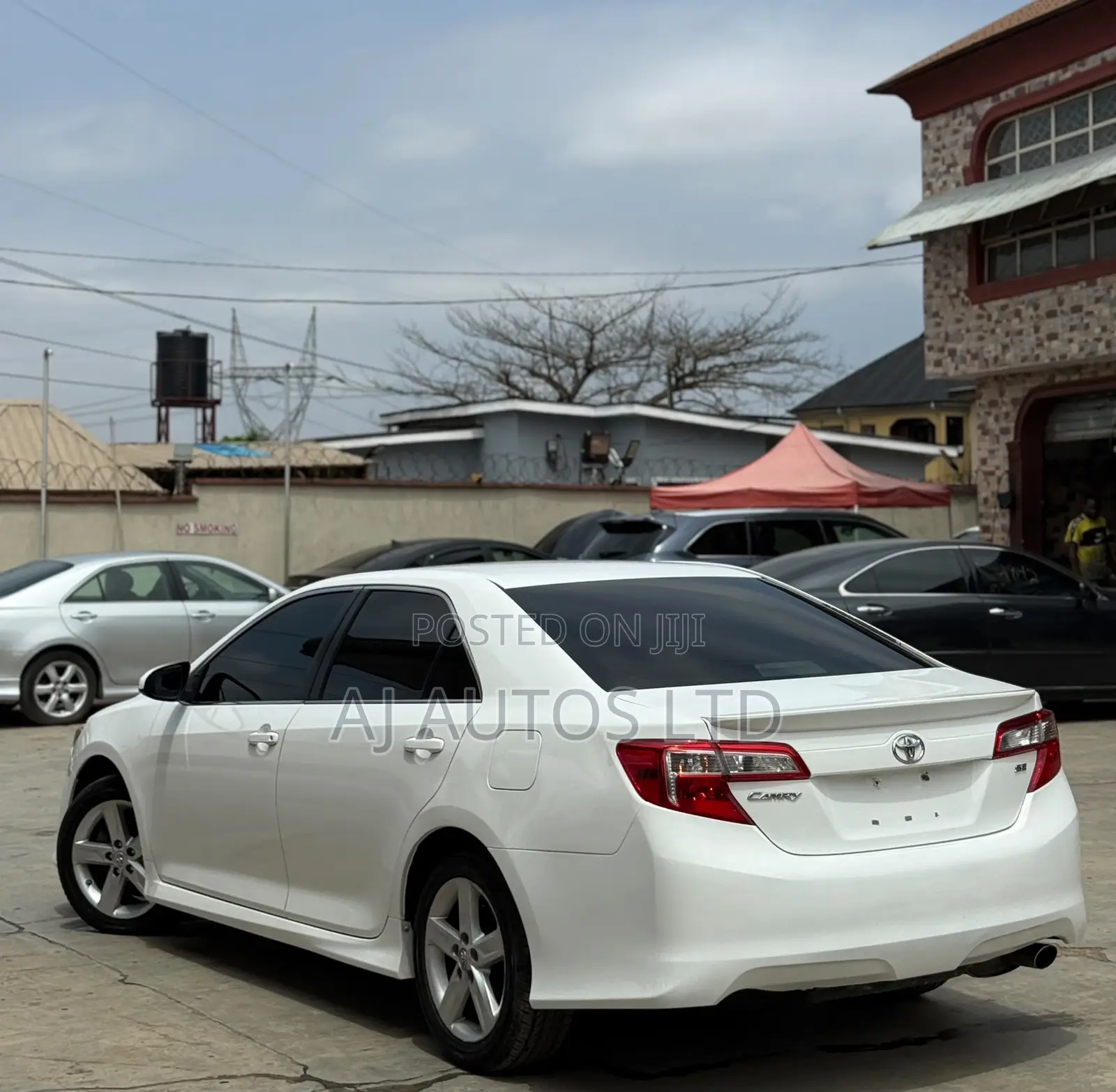 Toyota Camry SE Sport 4dr Sedan w/Prod. End 11/13 (2.5L 4cyl 6A) 2014