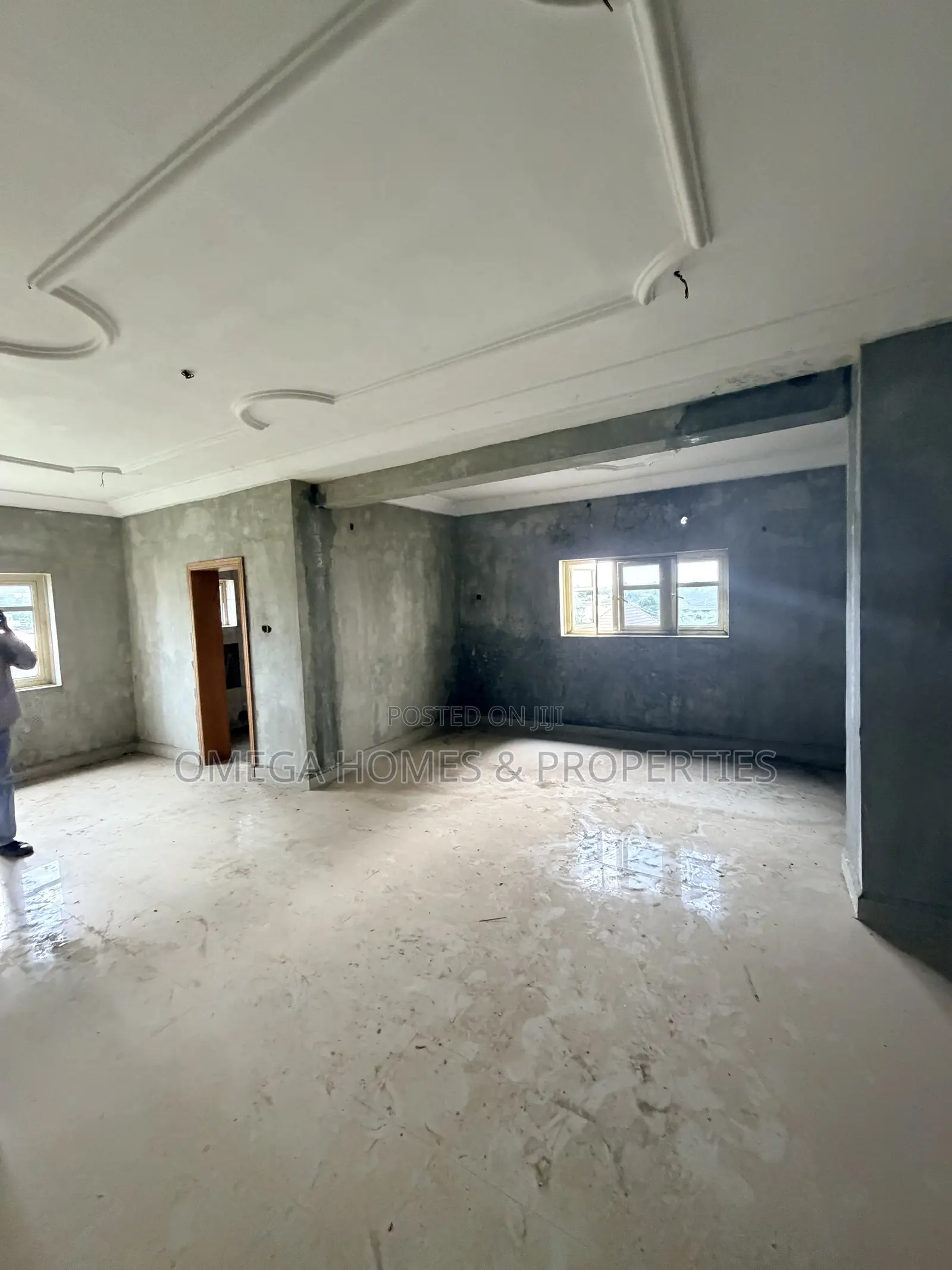 Elegant 30-Room Building on 5 Plots in Ehimiri