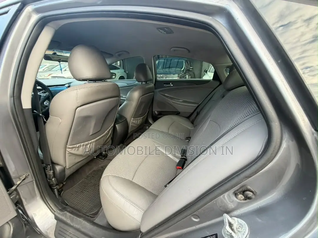 Hyundai Sonata SE Sedan FWD (2.4L 4cyl 6A) 2012 Gray