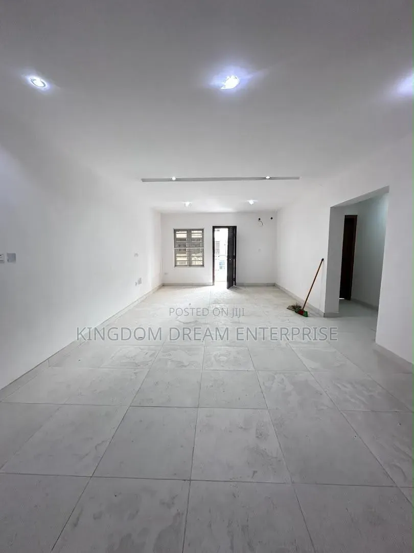 2bdrm Apartment in Lekki Phase 1 for rent