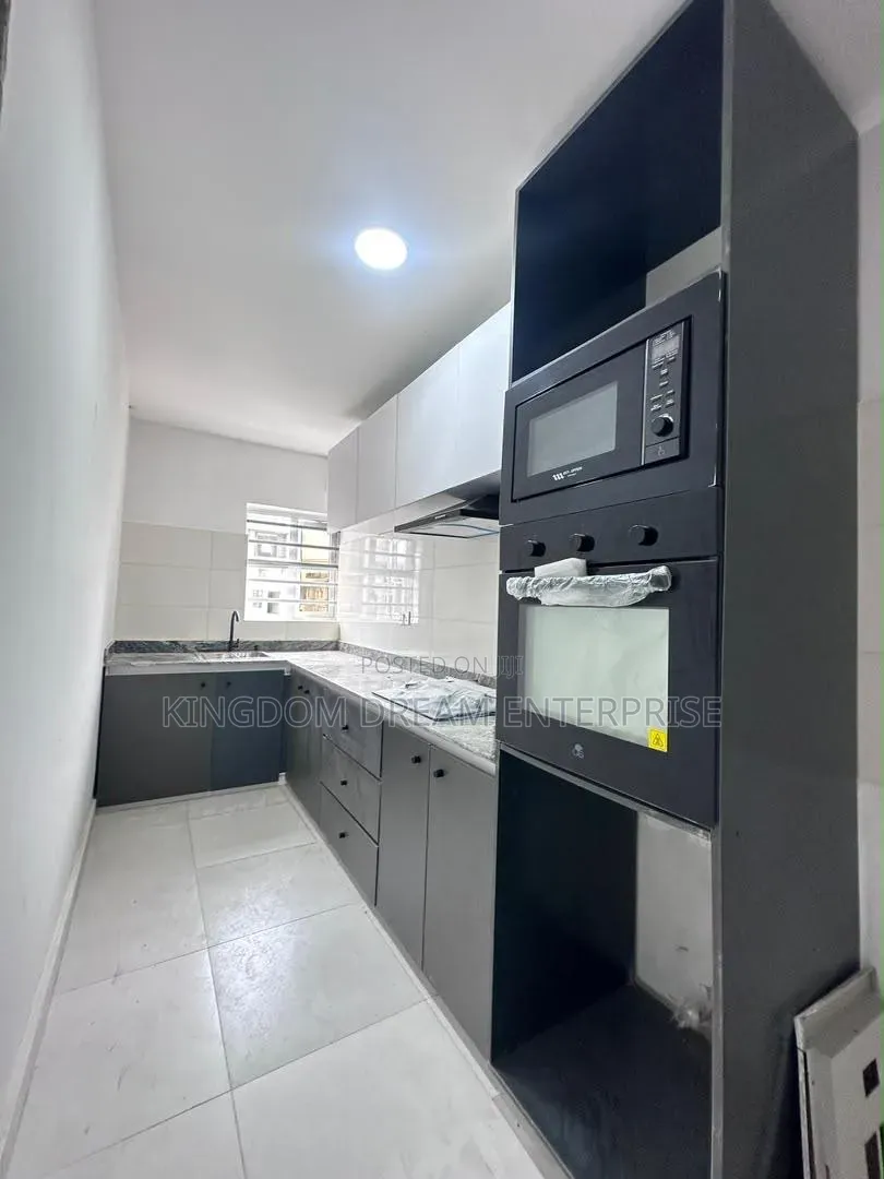2bdrm Apartment in Lekki Phase 1 for rent