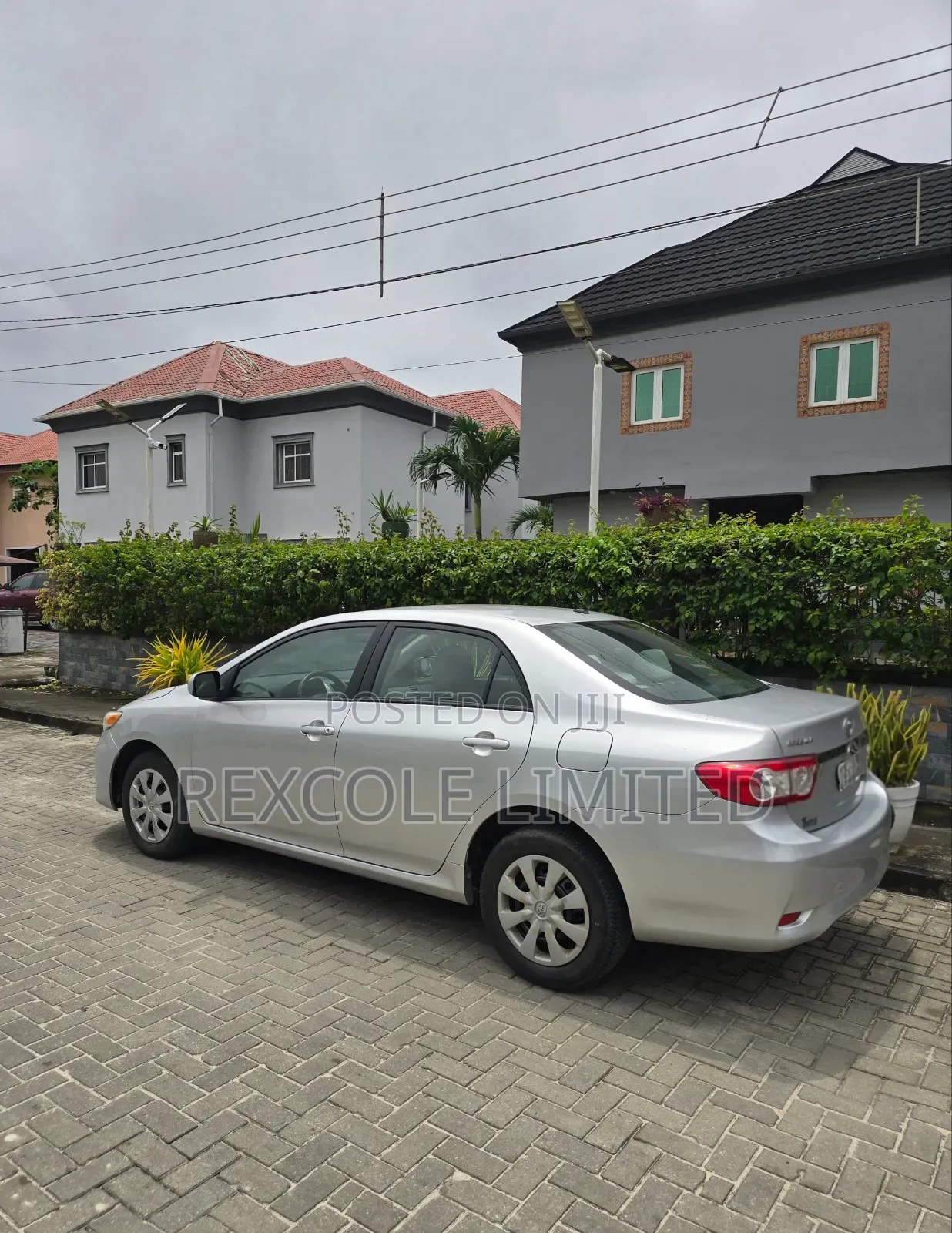Toyota Corolla LE 4dr Sedan (1.8L 4cyl 4A) 2011 Silver