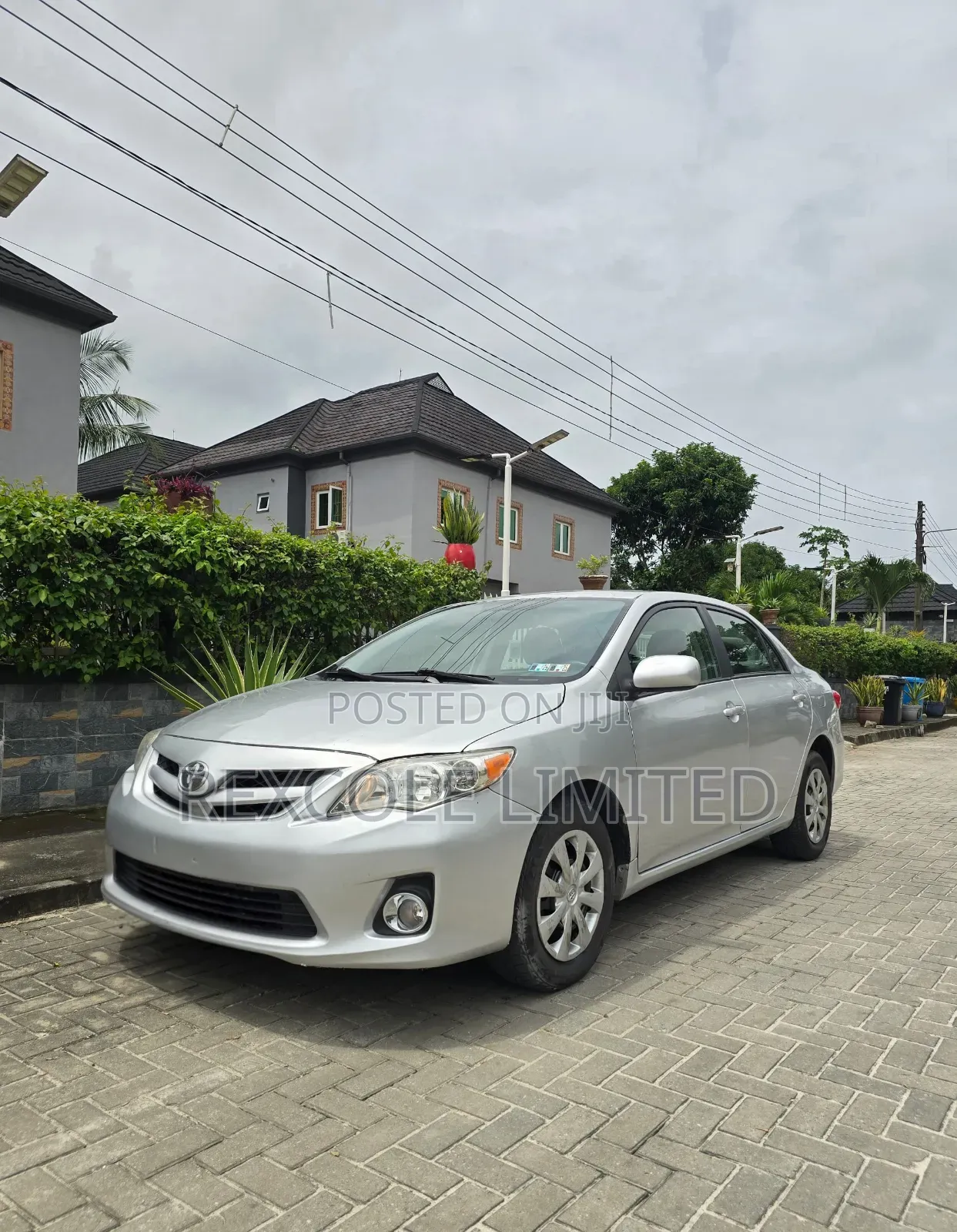 Toyota Corolla LE 4dr Sedan (1.8L 4cyl 4A) 2011 Silver