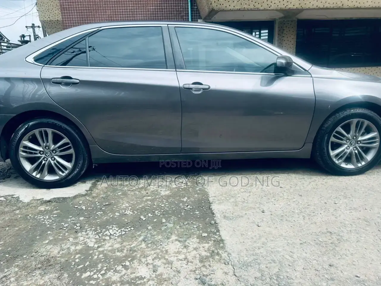 Toyota Camry SE 4dr Sedan (2.5L 4cyl 6A) 2017 Gray