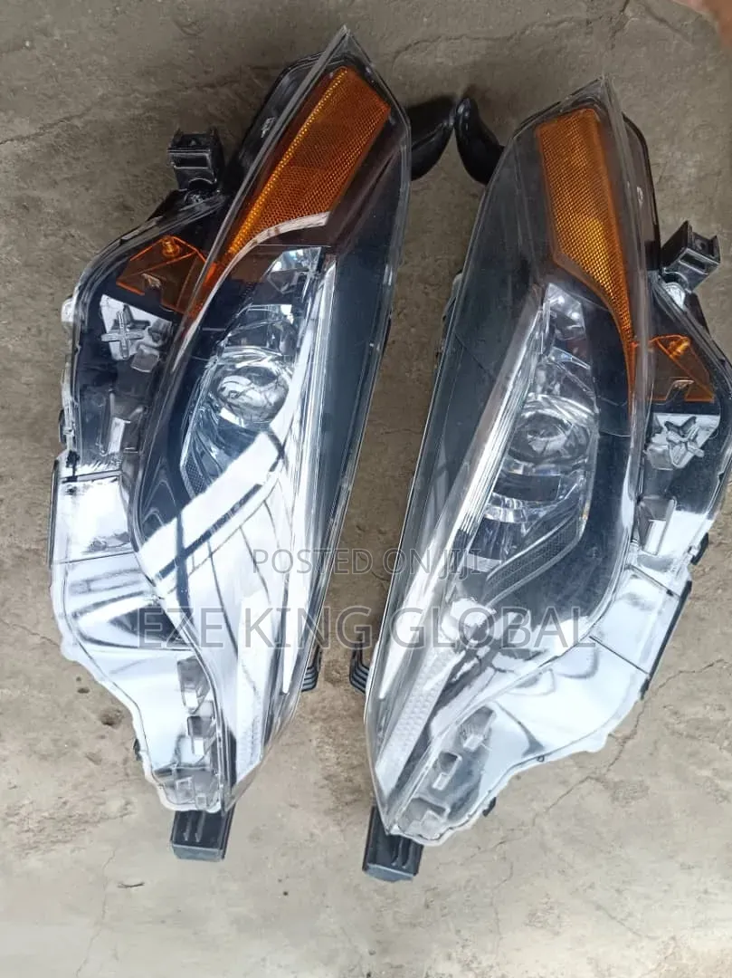 Head Light Toyota Corolla 2014
