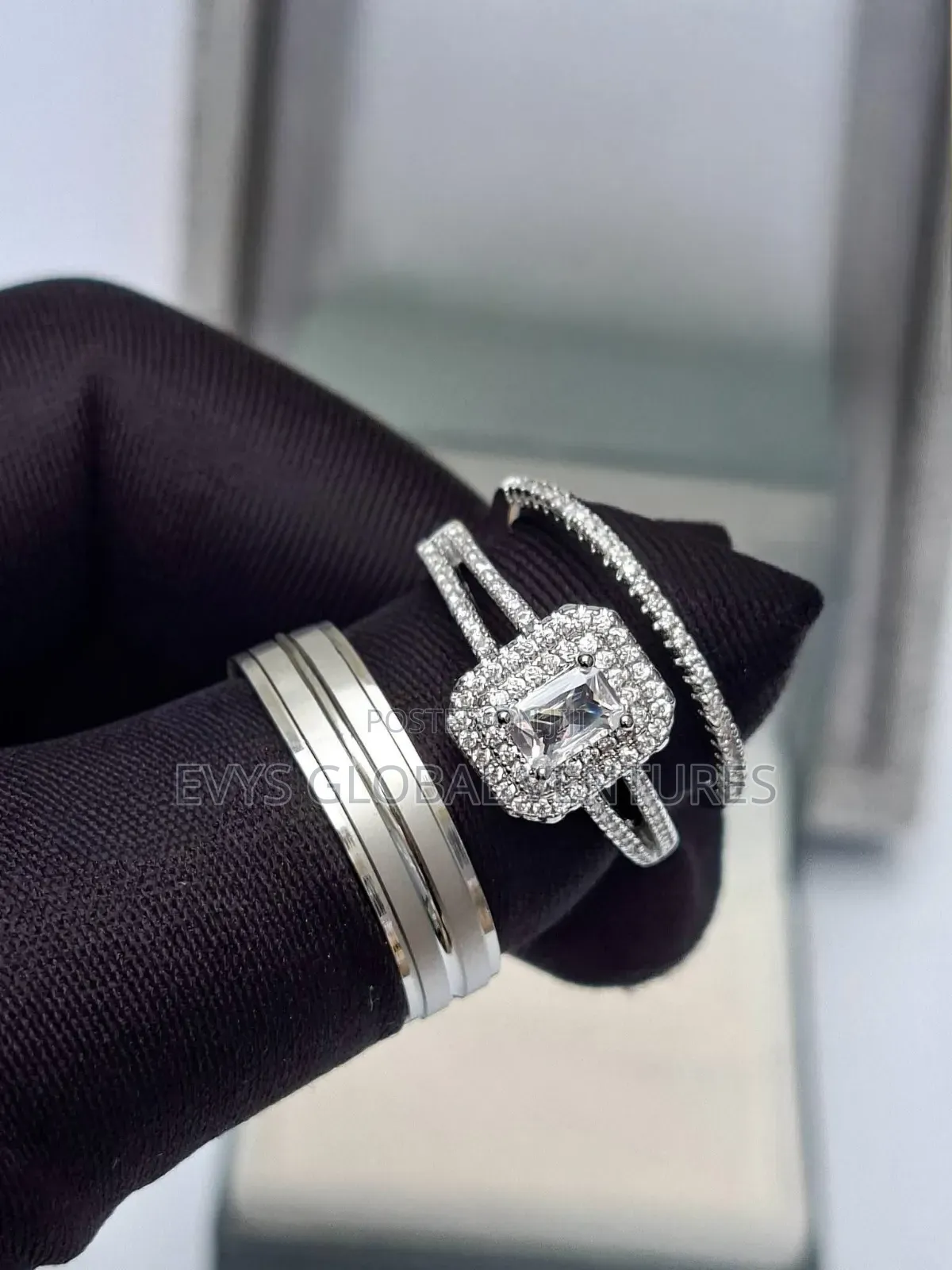 Stylishly Cut Wedding Rings and Wedding Band
