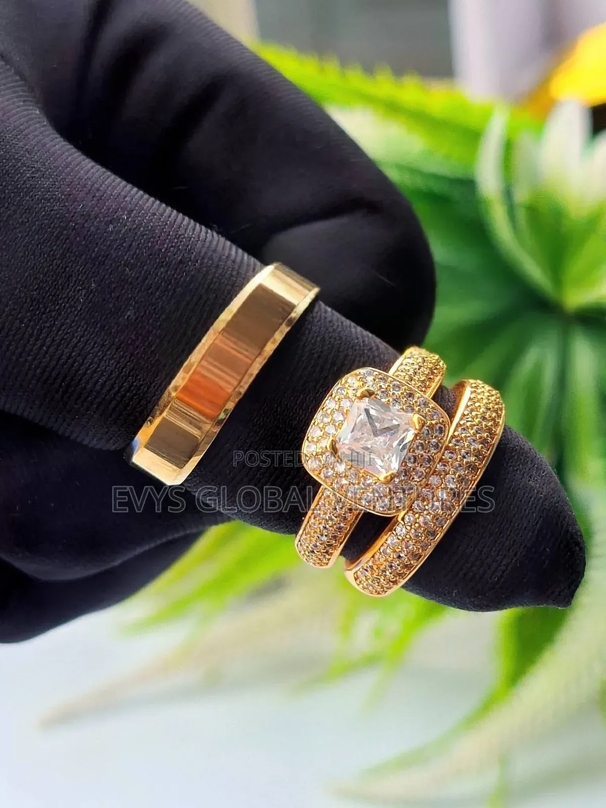 Gold Lovers Wedding Rings Set