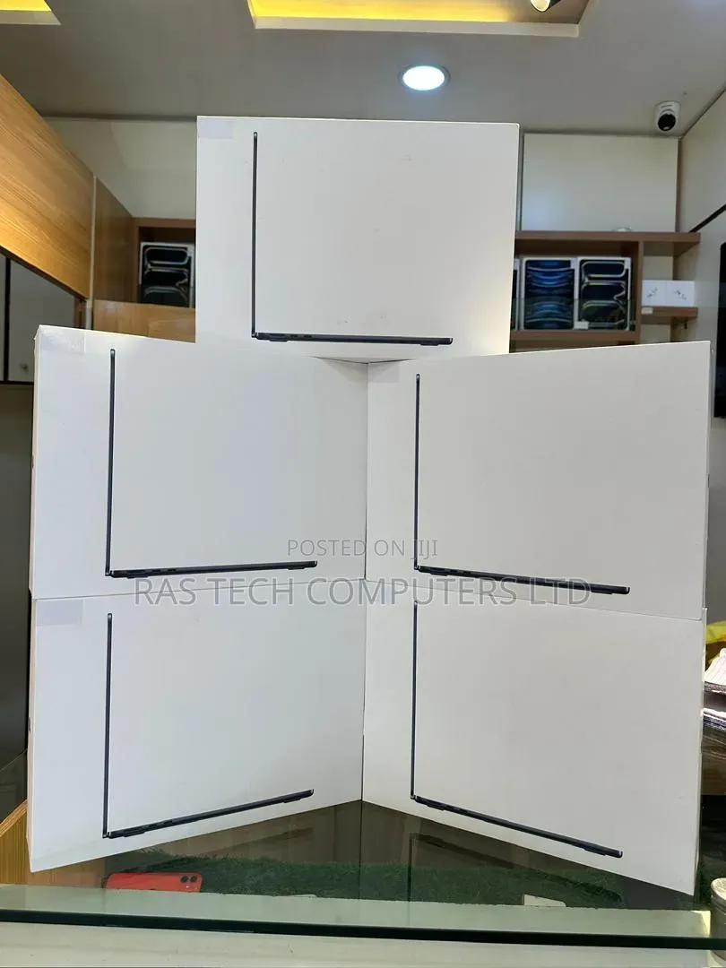 New Apple MacBook Pro 2025 M5 16GB Qualcomm Snapdragon X Plus SSD 1T