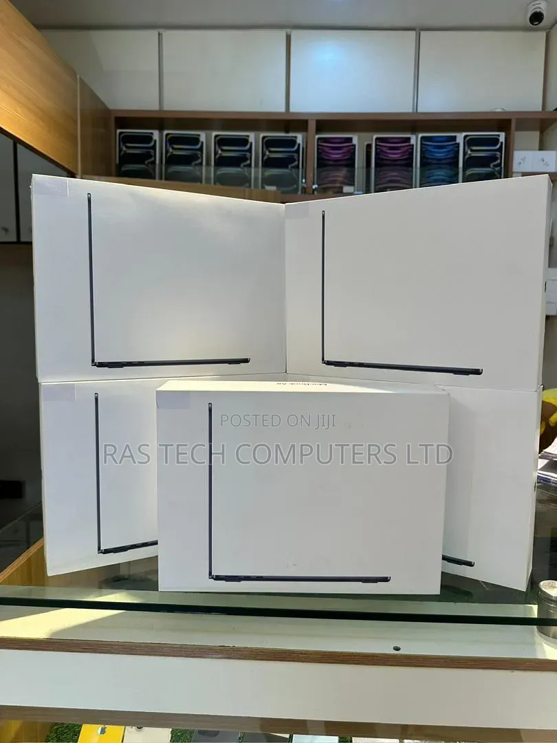 New Apple MacBook Pro 2025 M5 16GB Qualcomm Snapdragon X Plus SSD 1T