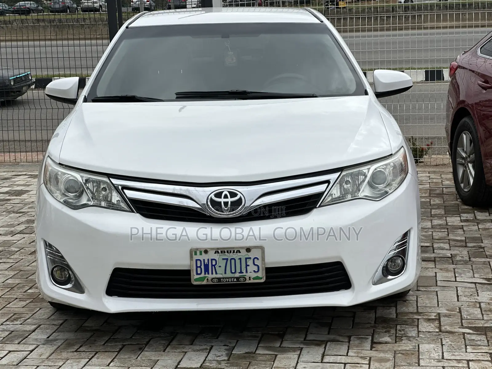 Toyota Camry LE 4dr Sedan w/Prod. End 11/13 (2.5L 4cyl 6A) 2014 White