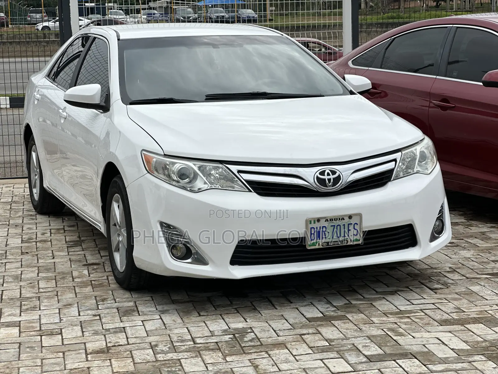 Toyota Camry LE 4dr Sedan w/Prod. End 11/13 (2.5L 4cyl 6A) 2014 White
