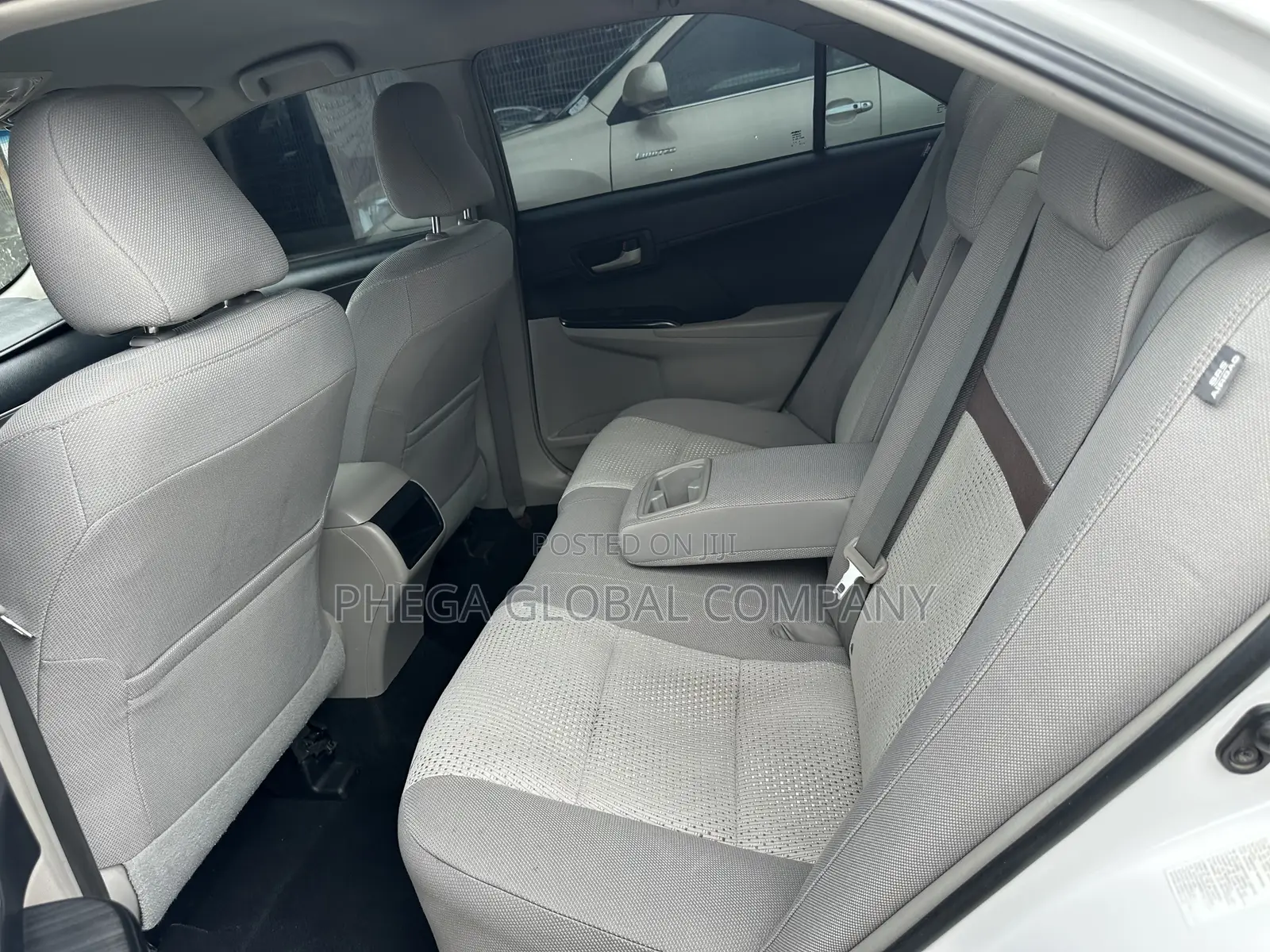Toyota Camry LE 4dr Sedan w/Prod. End 11/13 (2.5L 4cyl 6A) 2014 White