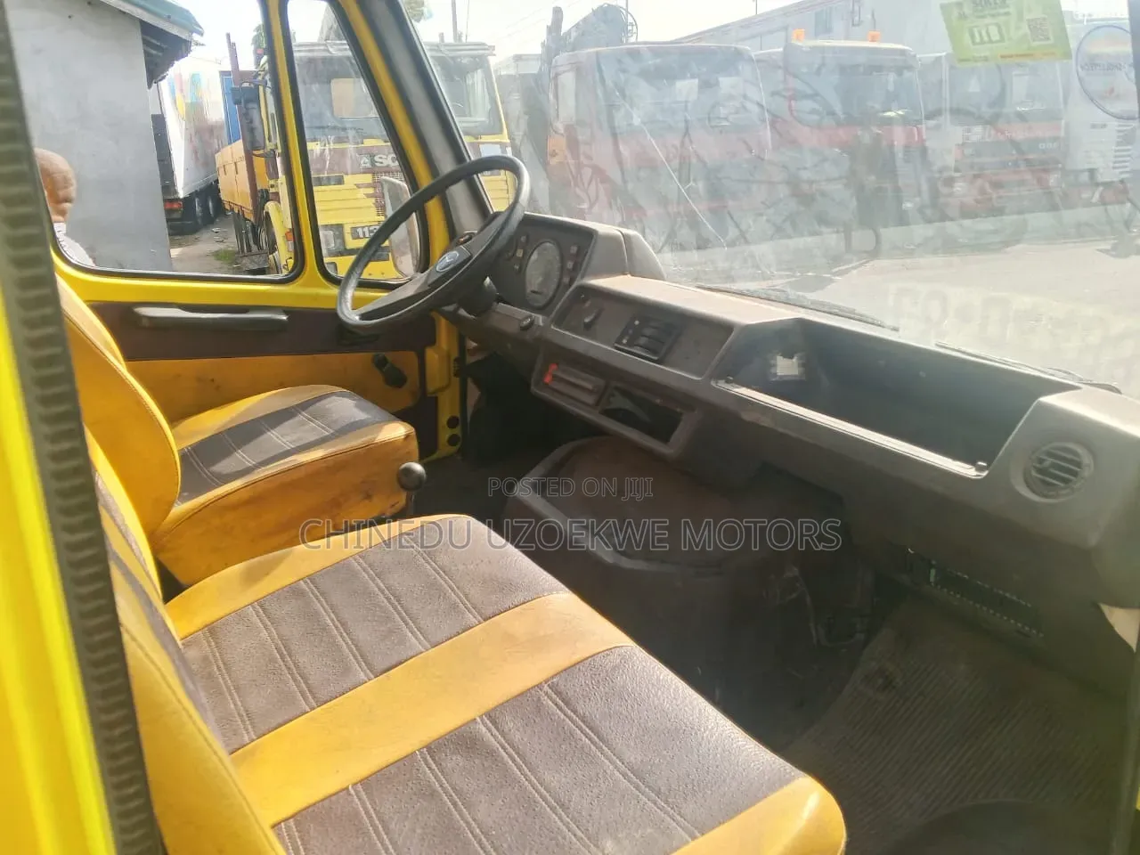 Mercedes-Benz 2000 Yellow