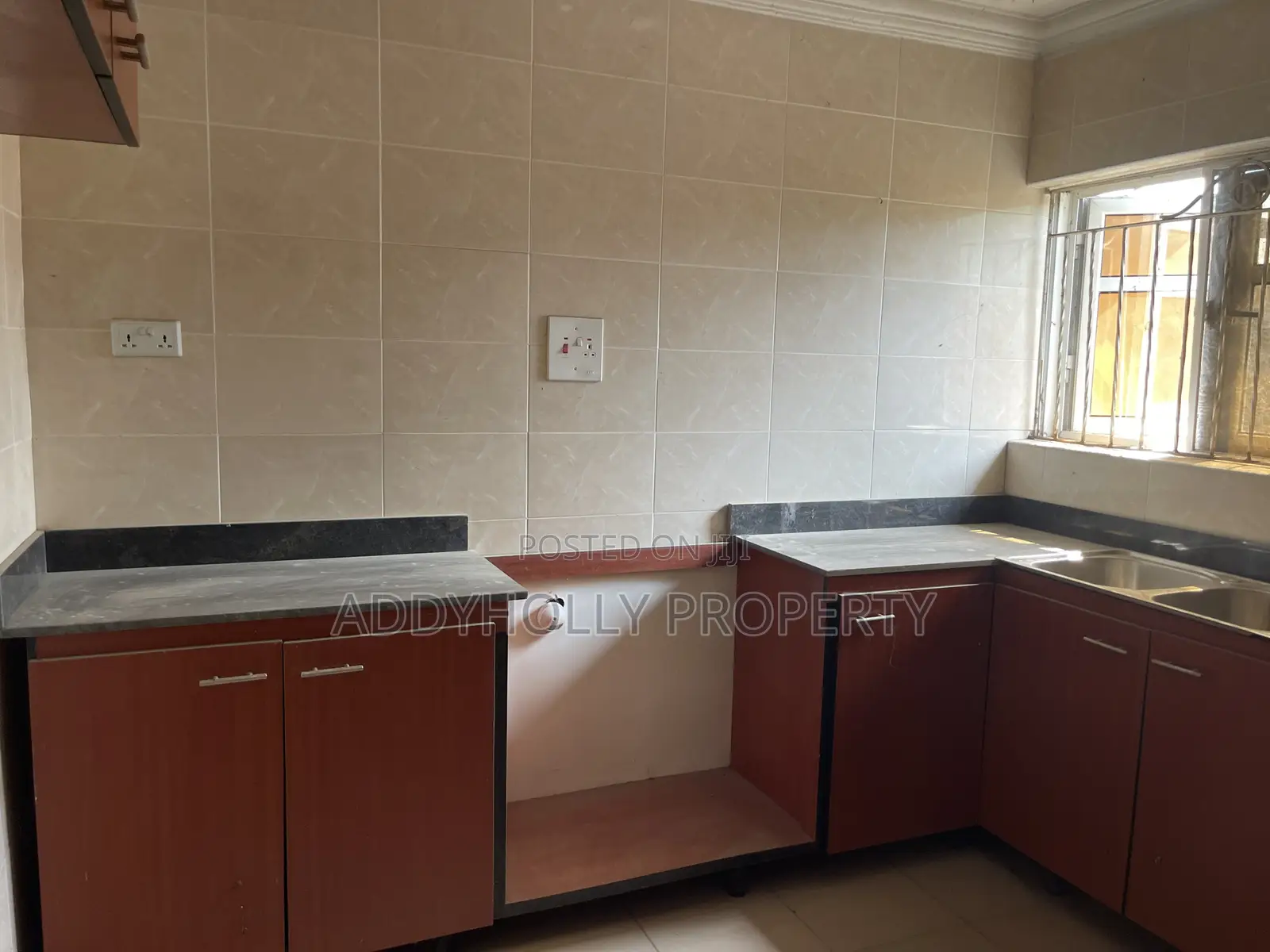 4bdrm Townhouse/Terrace in Sparklight Estate, Pakuro for sale