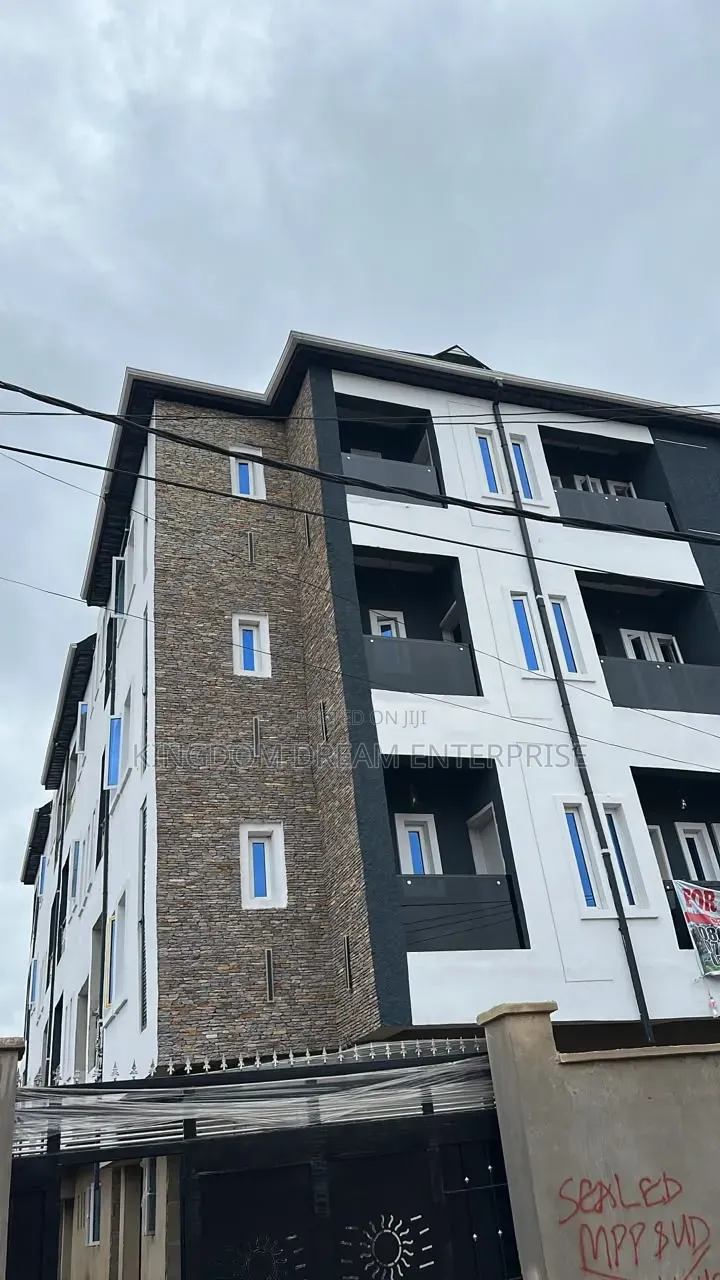 2bdrm Apartment in Yaba Lagos, Alagomeji for sale