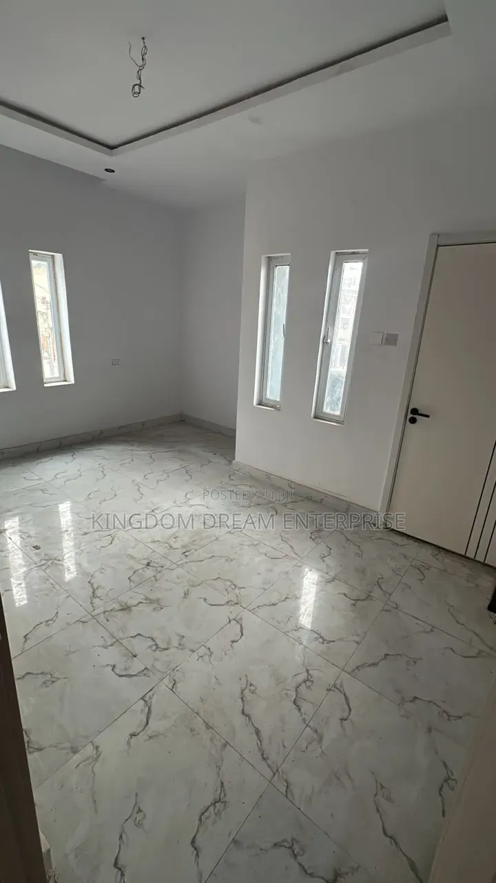 2bdrm Apartment in Yaba Lagos, Alagomeji for sale