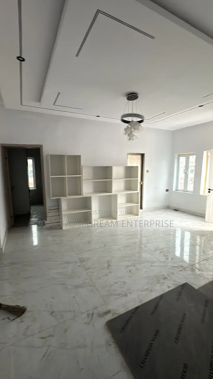 2bdrm Apartment in Yaba Lagos, Alagomeji for sale