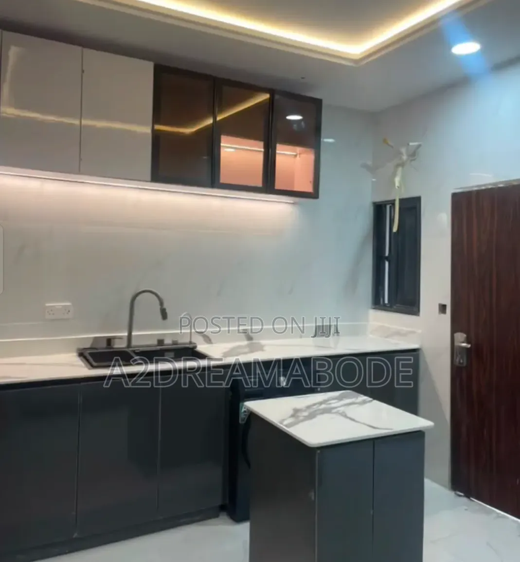 3bdrm Apartment in Ikeja for rent