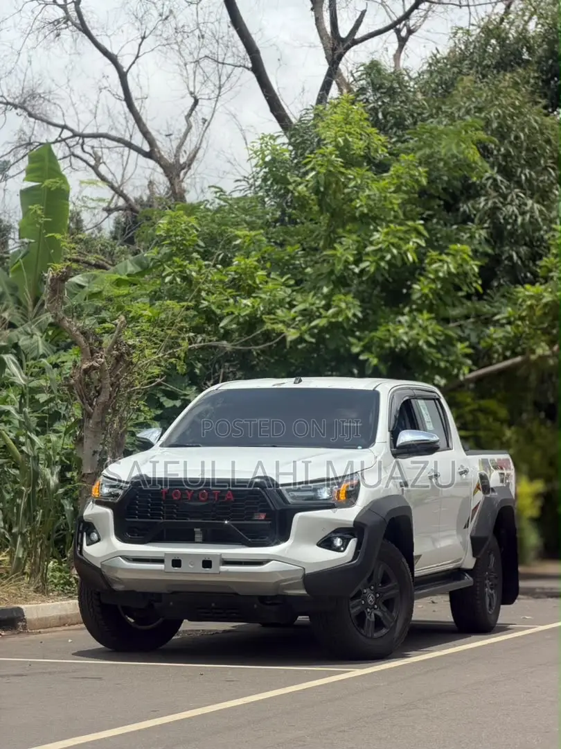 New Toyota Hilux GR SPORT II 2026 White