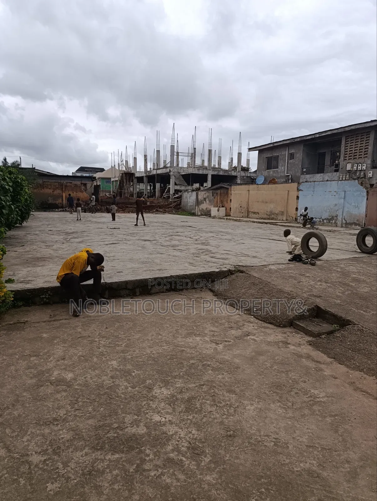Dry Table Land Fence Round With Gate at Off Liasu Rd