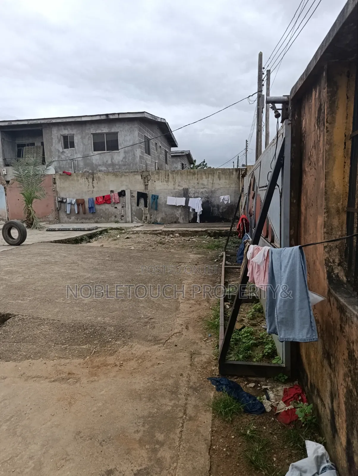 Dry Table Land Fence Round With Gate at Off Liasu Rd