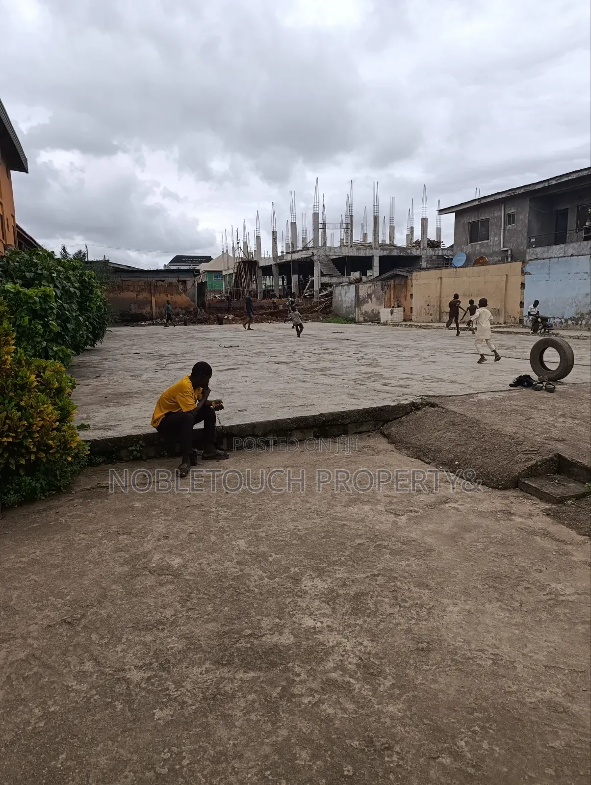 Dry Table Land Fence Round With Gate at Off Liasu Rd