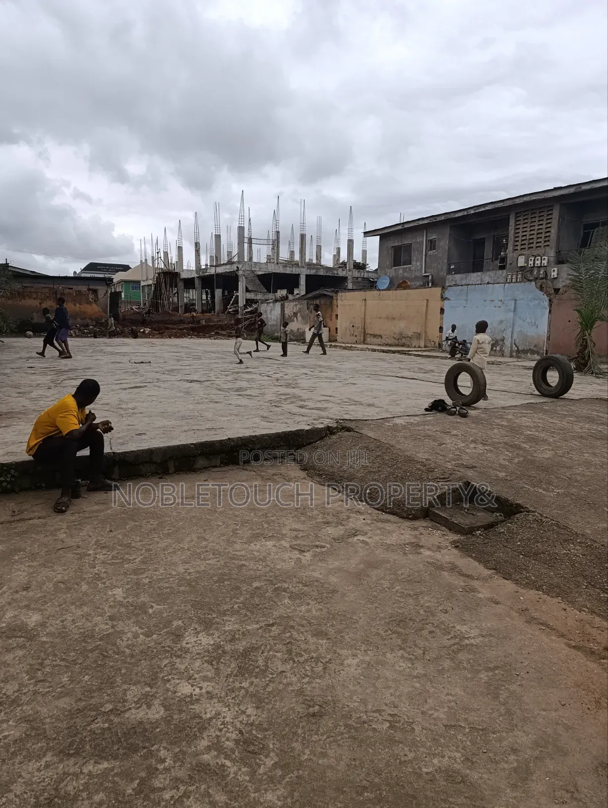 Dry Table Land Fence Round With Gate at Off Liasu Rd