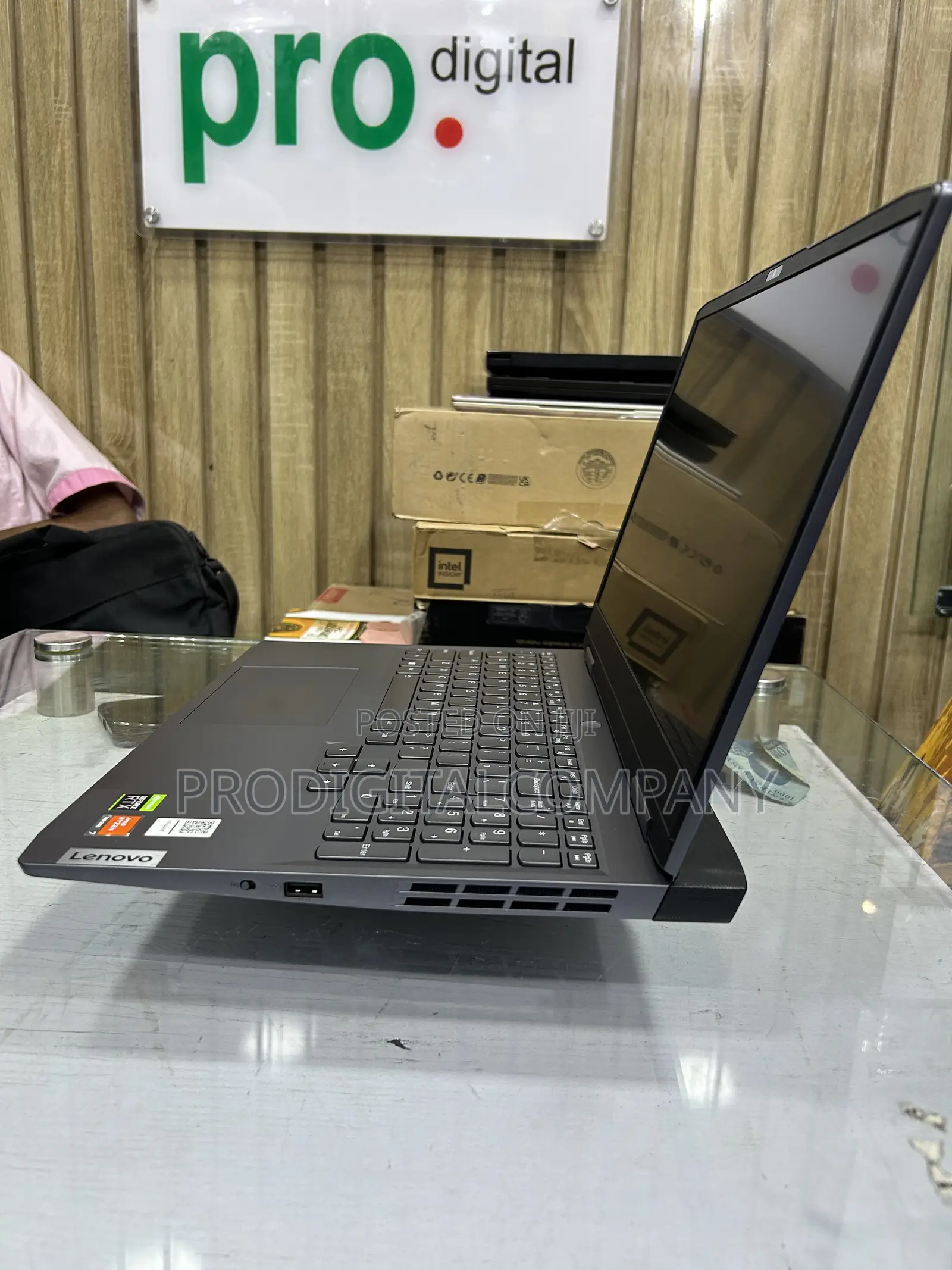 Laptop Lenovo LOQ 15AHP10 32GB AMD Ryzen 7 SSD 1T