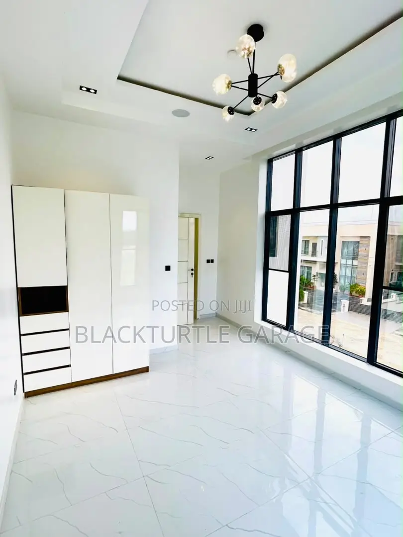 6bdrm Duplex in Off Lekki-Epe Expressway for sale