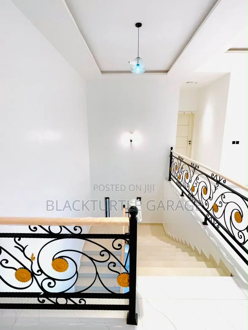 6bdrm Duplex in Off Lekki-Epe Expressway for sale