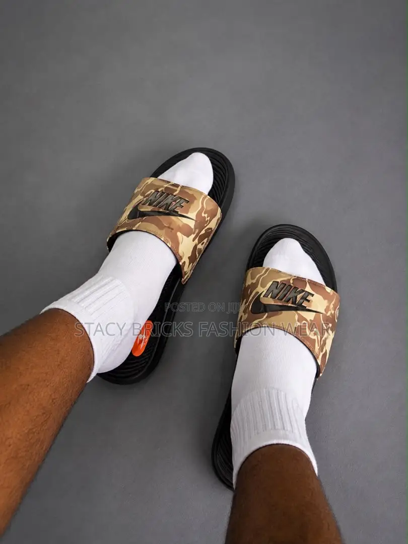 Nike Vitori Slide Available in 3 Colors*