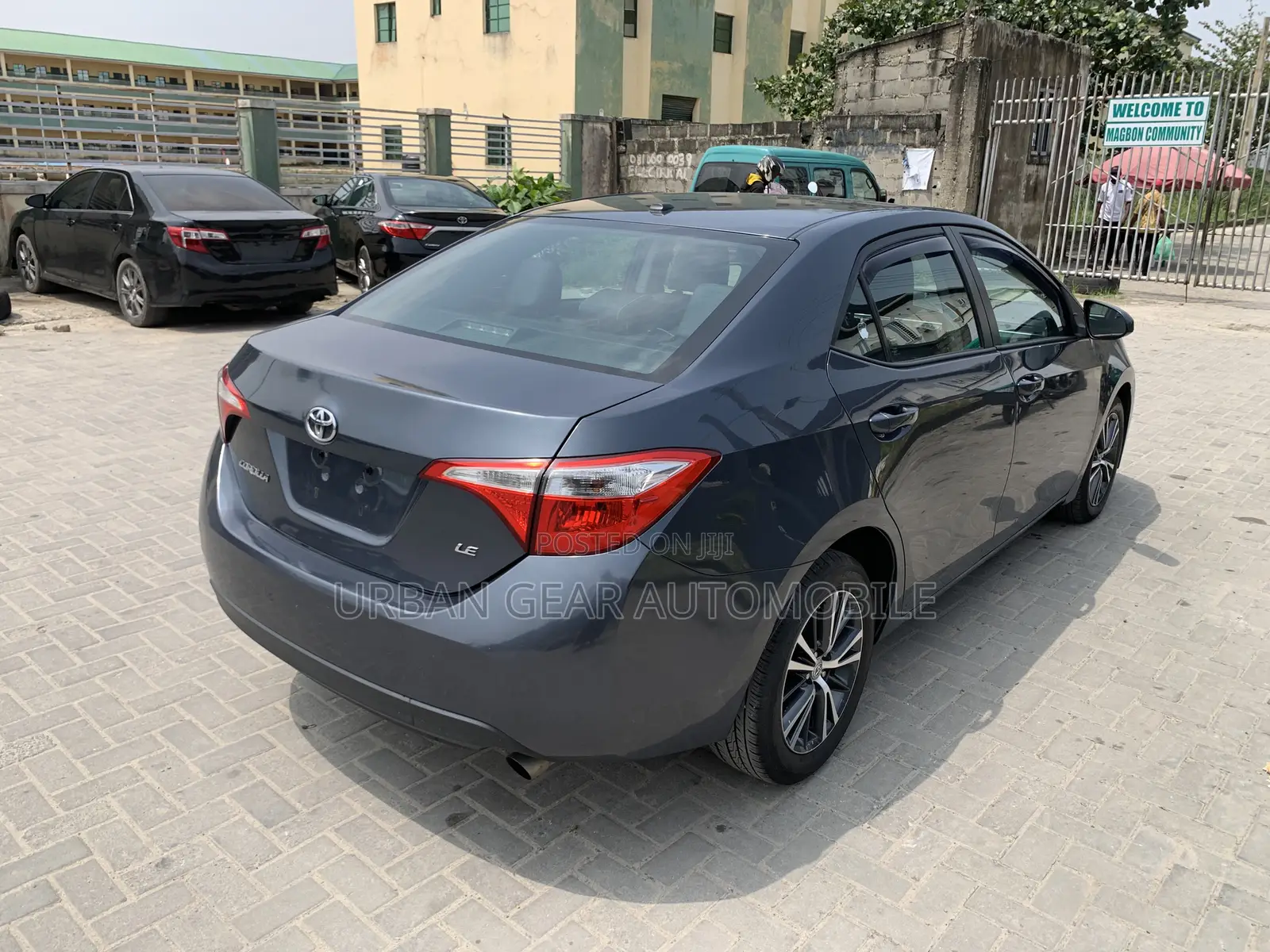 Toyota Corolla LE ECO Premium (1.8L 4cyl CVT) 2016 Gray