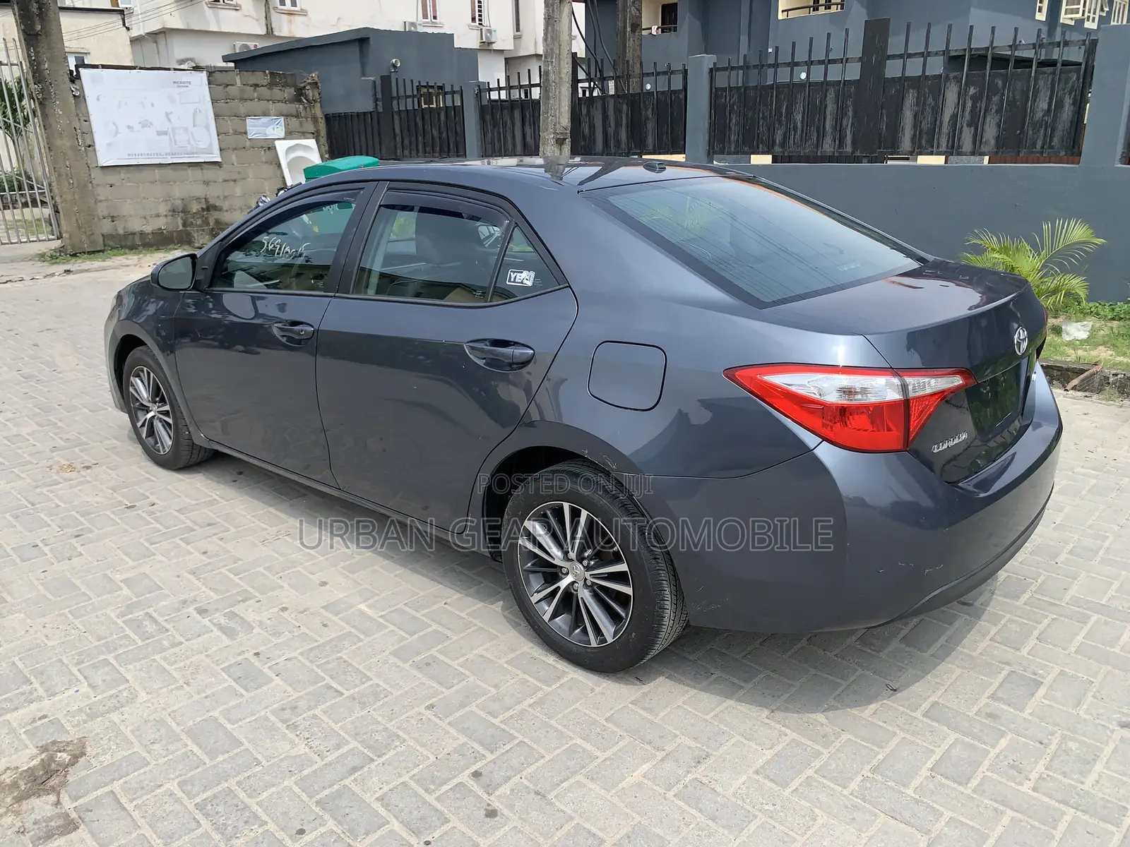 Toyota Corolla LE ECO Premium (1.8L 4cyl CVT) 2016 Gray
