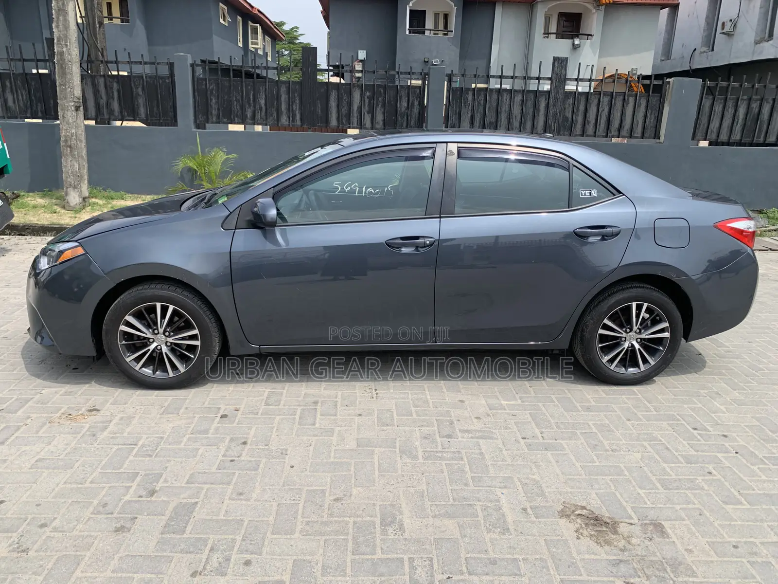 Toyota Corolla LE ECO Premium (1.8L 4cyl CVT) 2016 Gray