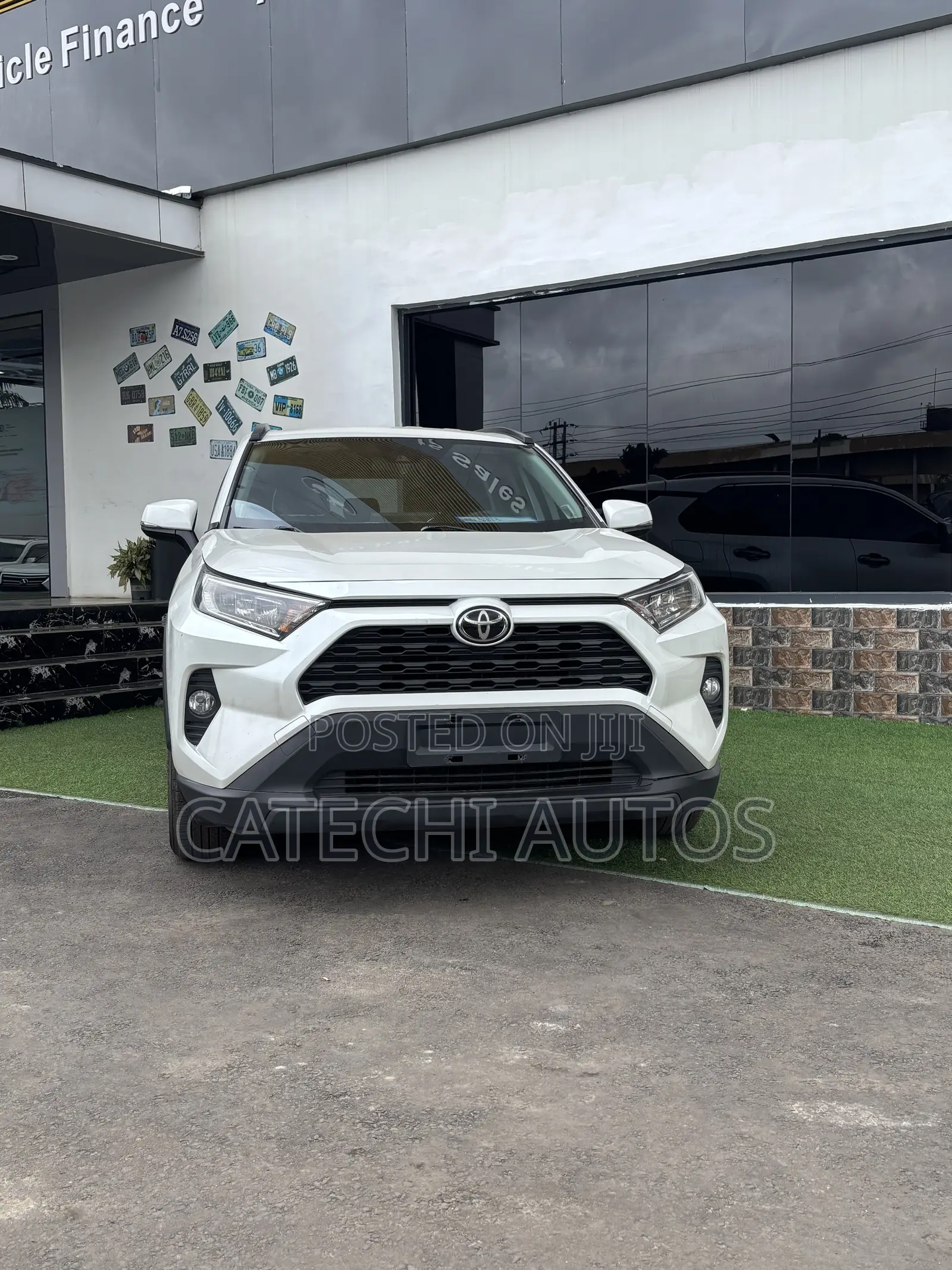 Toyota RAV4 2021 White