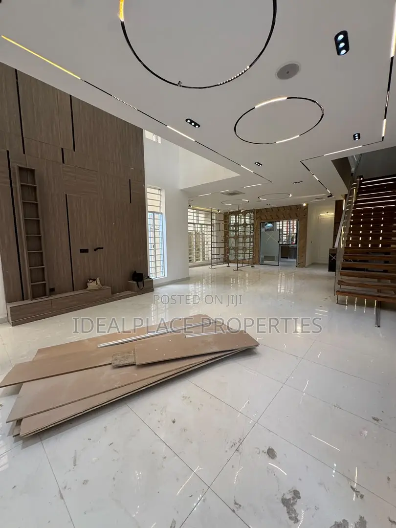 5bdrm Duplex in Chevron for sale