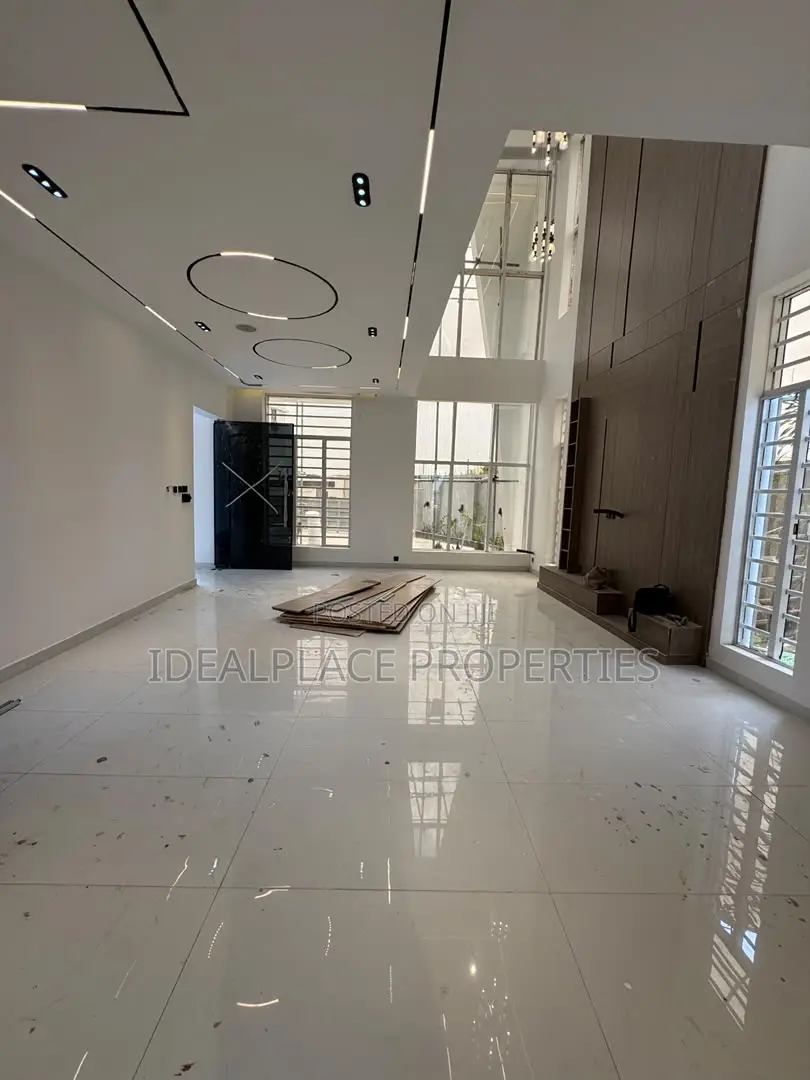 5bdrm Duplex in Chevron for sale