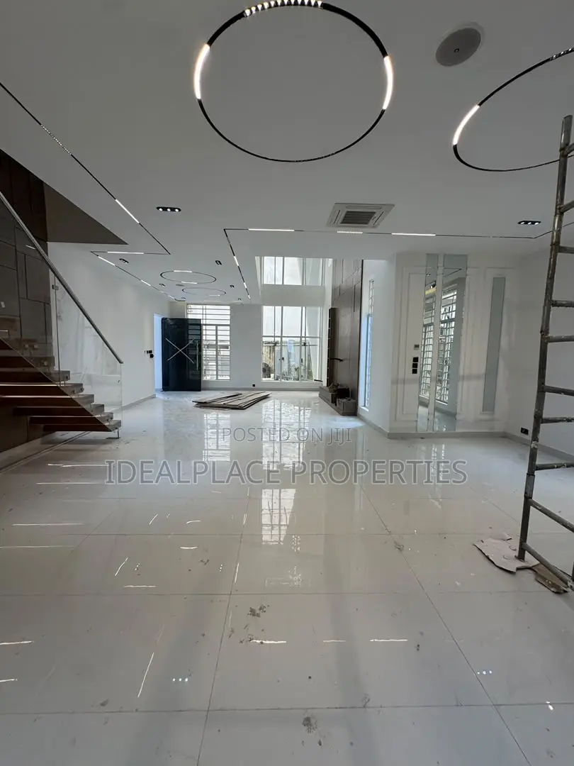 5bdrm Duplex in Chevron for sale