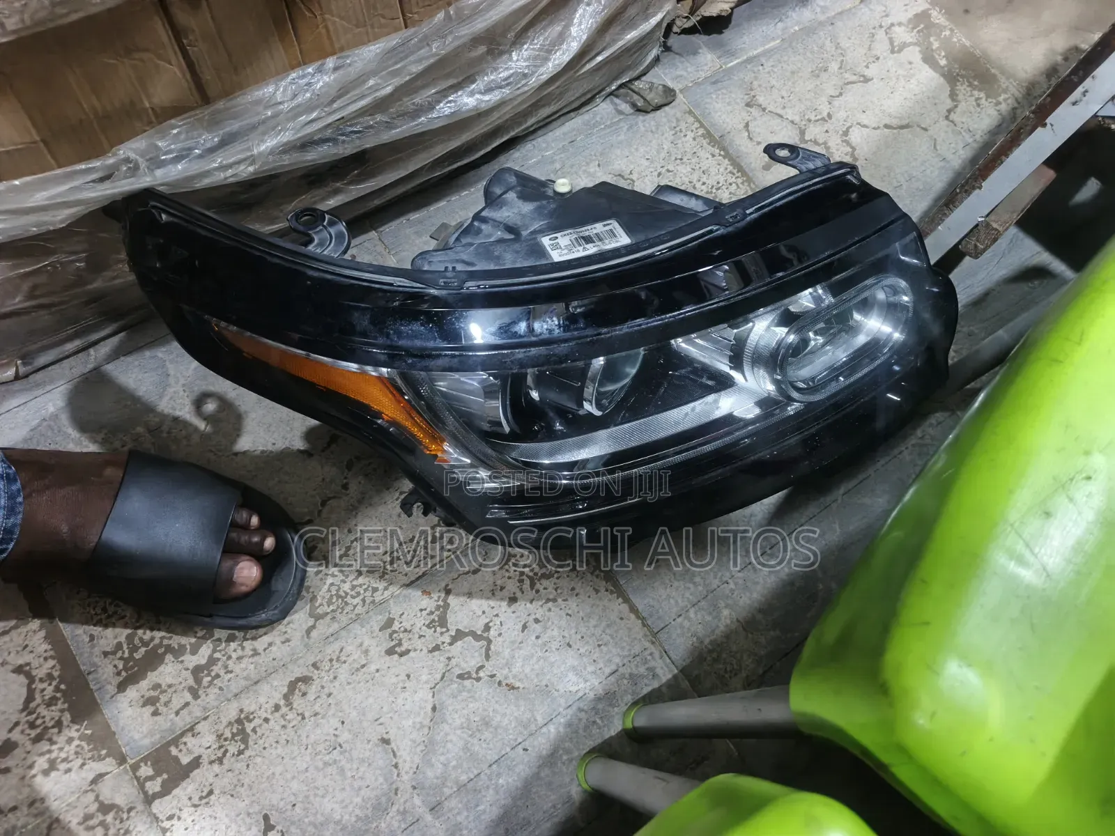 High Quality Certified Complete Headlanp Range Rover Vogue 2015 Model.